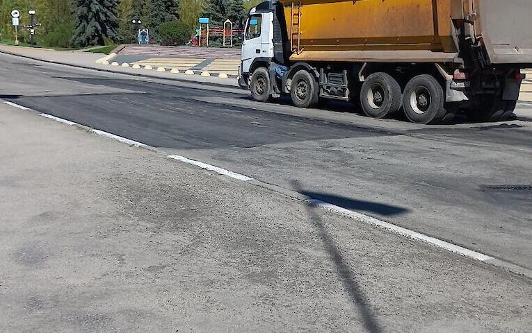 У Богуславі роблять “ямковий ремонт ямкового ремонту”: просять розуміння і терпіння