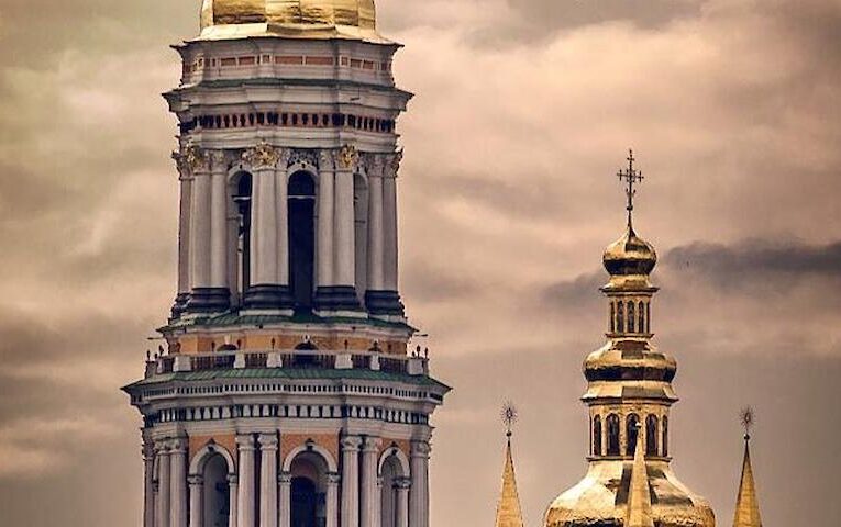 Велика лаврська дзвінниця знову працює: з неї видно Обухівщину