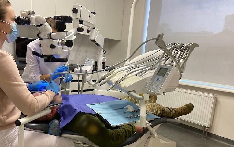Обухівські стоматологи безоплатно лікуватимуть військових: які і де