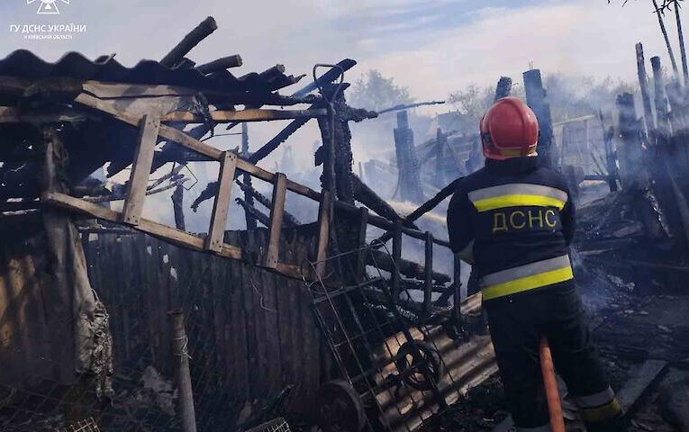В селі на Кагарличчині горіла господарська споруда
