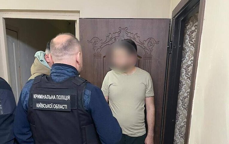 Побудував “бізнес” на ухилянтах: затримано чоловіка, який допомагав військово зобов’язаним втікти