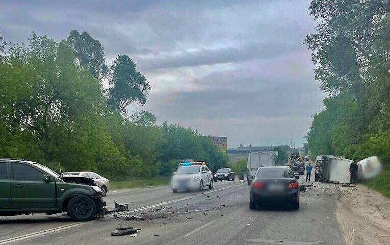 ДТП за участю 4 авто на Бучанщині: є постраждалі