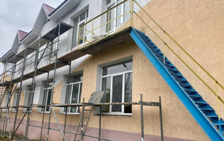 На Бучанщині відновили дитячий садок, який зруйнували росіяни (відео)
