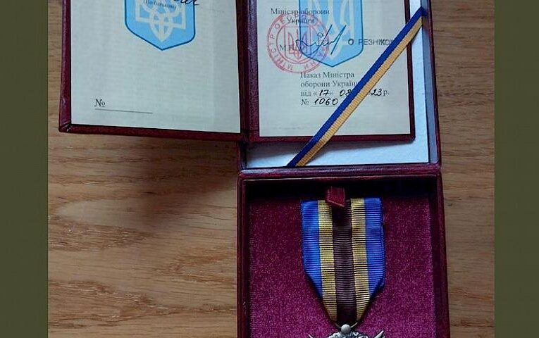 Резніков нагородив важкопораненого бійця з Кагарлицької громади медаллю «Захиснику України»