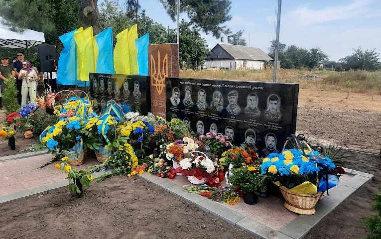 Меморіал на честь пам’яті загиблих військових відкрили на Бучанщині (фото)