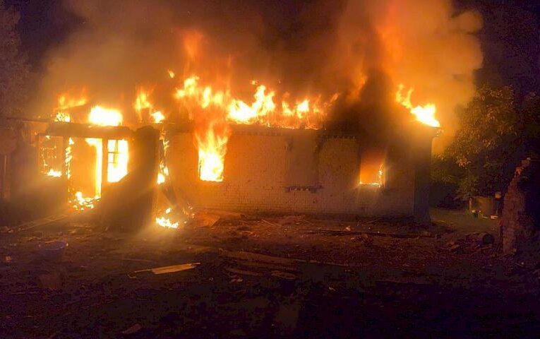 Внаслідок нічної російської атаки постраждало щонайменше троє людей (фото)