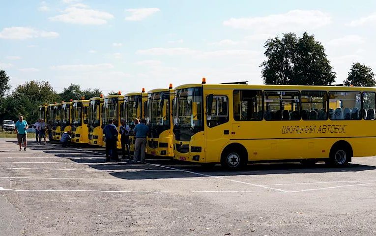 Громади Київщини отримали нові шкільні автобуси