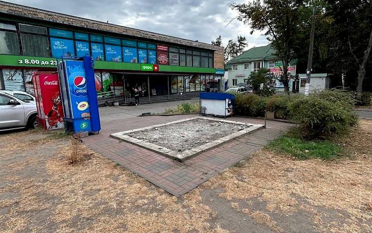 В Українці стало меньше ларьків: один з них зник у таємничий спосіб