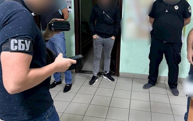 Викрито групу зловмисників, які продавали інформацію із закритих баз даних