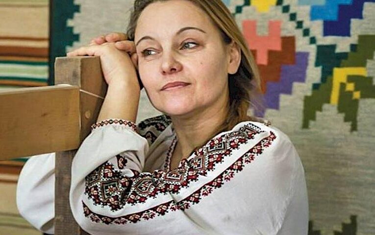 Богуславська ткаля у третьому поколінні розповіла про допомогу ЗСУ