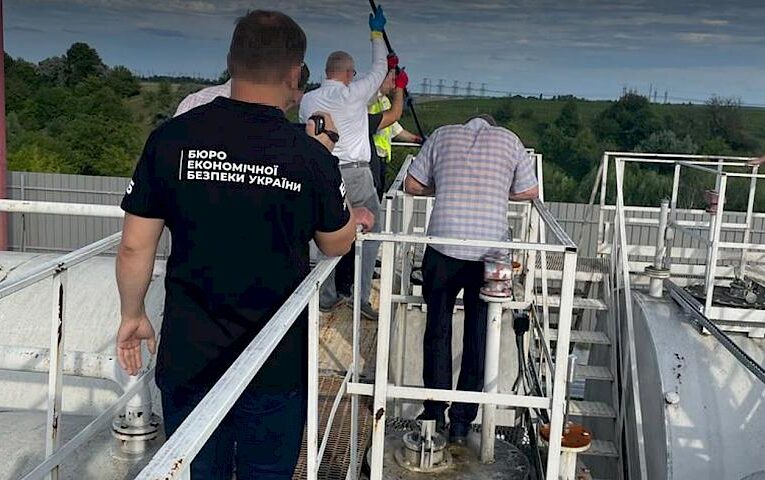 Незаконне виробництво пального викрили на Київщині