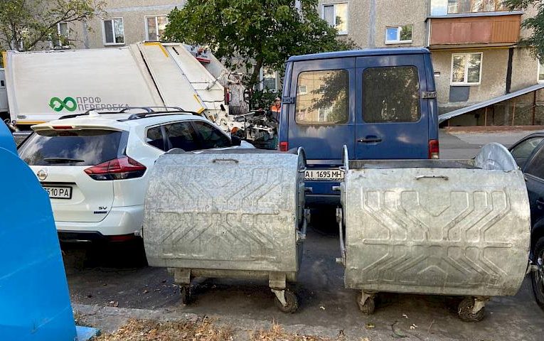 Комунальні служби Українки просять мешканців не заважати роботі