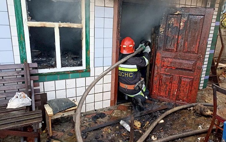 Рятувальники Обухівщини ліквідували пожежу та провели профілактичні заходи