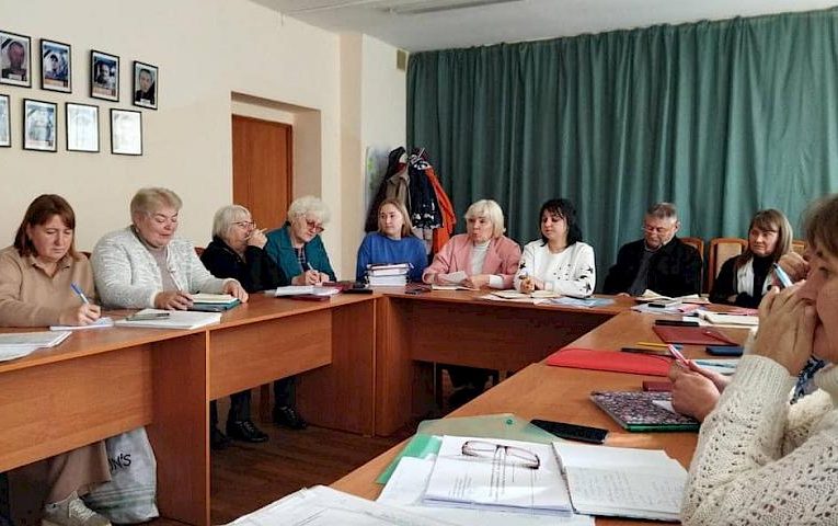 Нарада з керівниками закладів освіти Ржищівської МТГ: харчування, спорт та інші питання