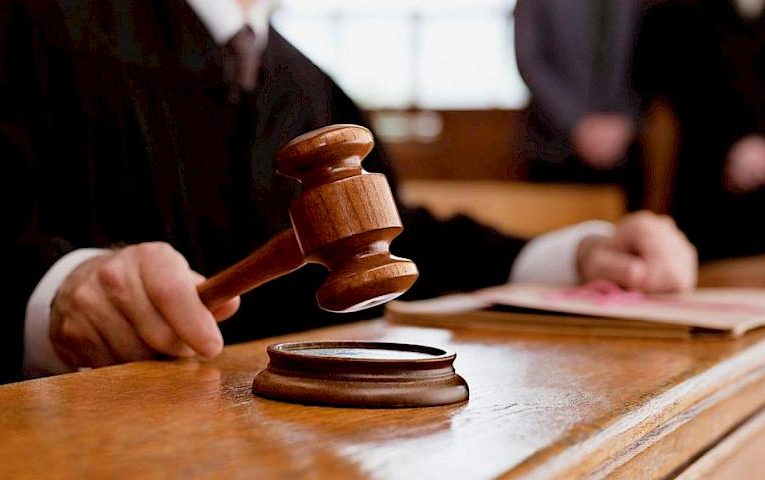 Обіцяли зняти арешт із ділянки на Бучанщині: судитимуть депутата та ексзаступника голови сільради (фото)