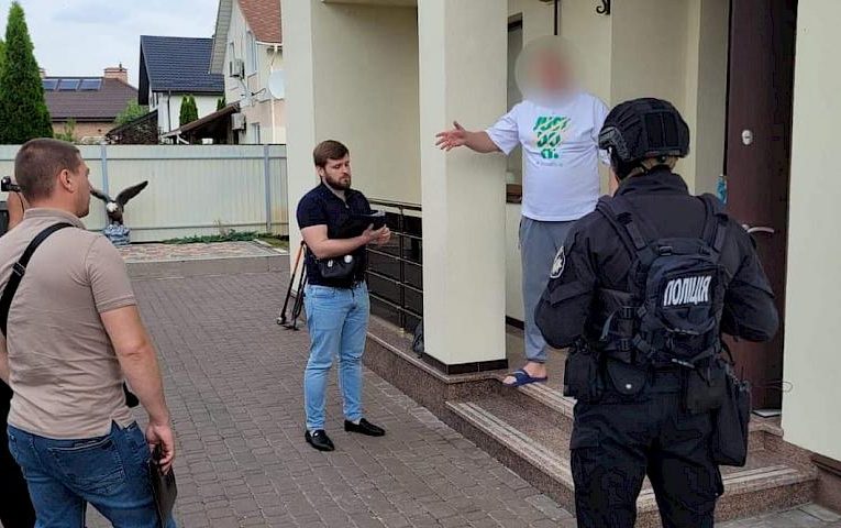 На Київщині шахраї намагались заволодіти будинком, їм загрожує до 5 років ув’язнення