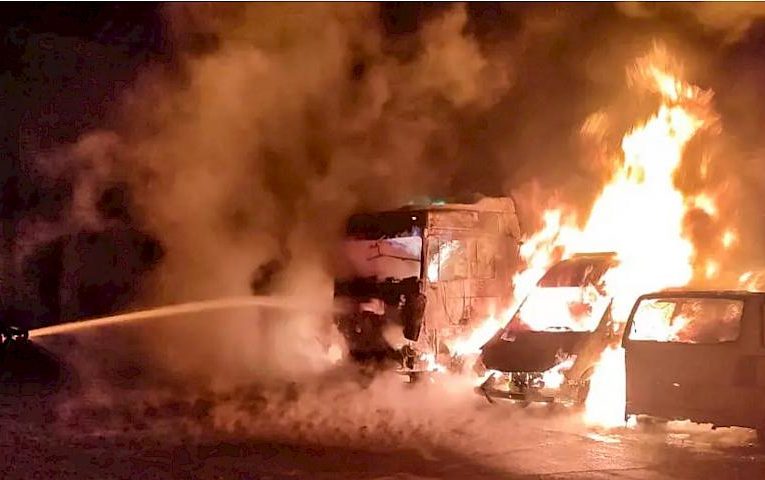 Бензовоз та два мікроавтобуси горіли у Бучанському районі (фото)