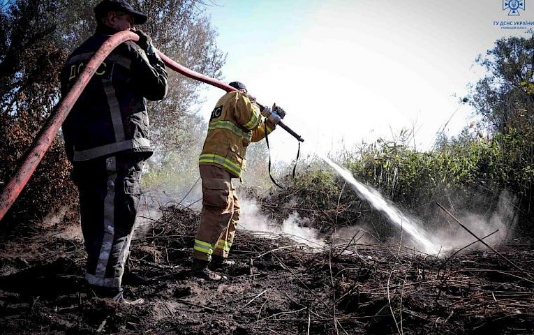 Обухівський район: рятувальники ліквідували пожежу на торфовищі