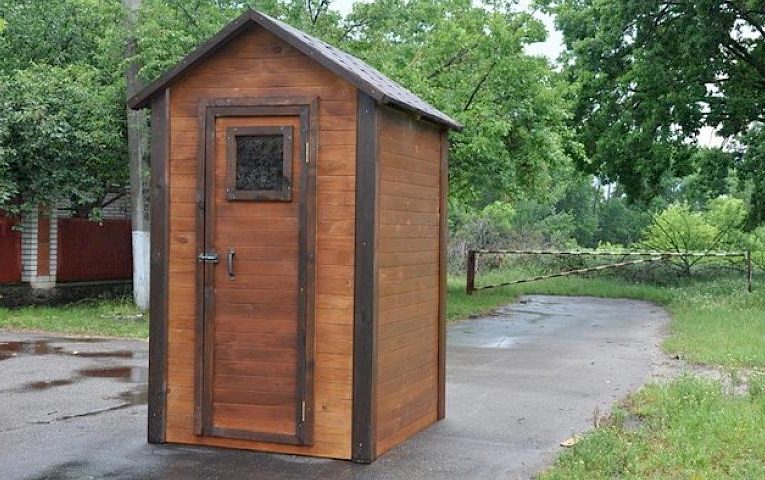 В Кагарлику на Обухівщині планують встановити дерев’яні туалети на понад 70 тис. гривень
