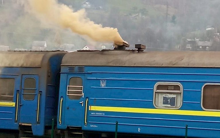 Підлітки з Борисполя пошкодили вагон приміського поїзда: їх знайшли