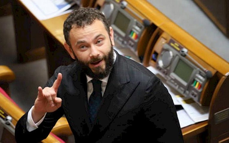Обухівському позафракційному депутату Дубінському вручено протокол про корупцію