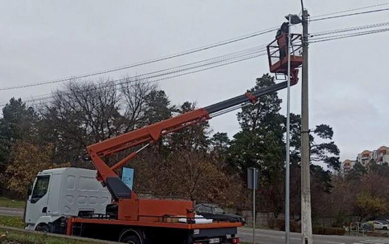 В Українці встановили нову автономну систему освітлення пішохідних переходів