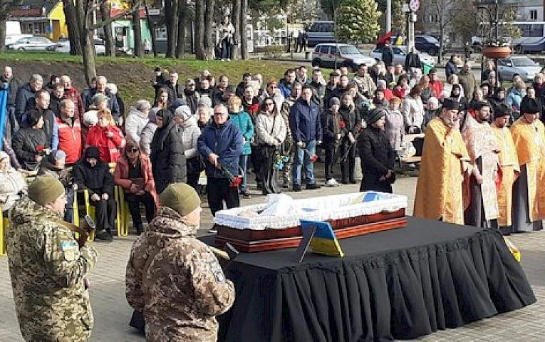 Обухівська громада попрощалась з воїном, який віддав своє життя в бою за Батьківщину