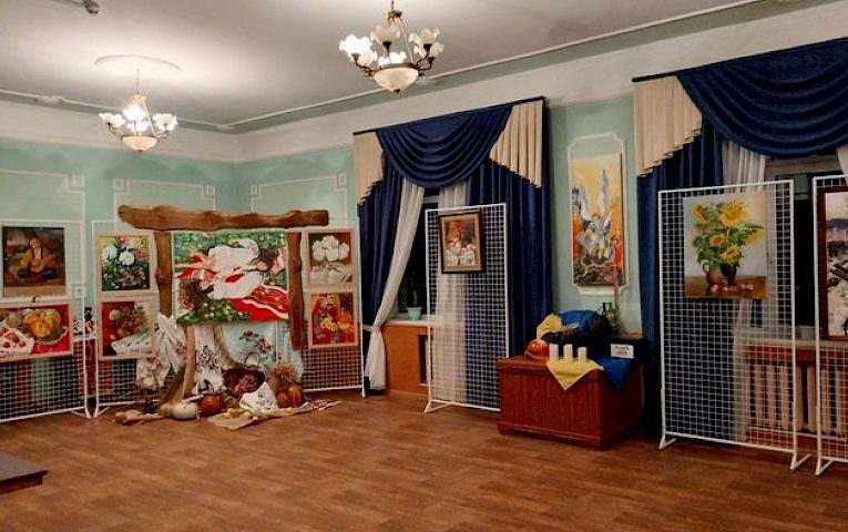 В Обухівському музеї відкрилась персональна виставка місцевої художниці
