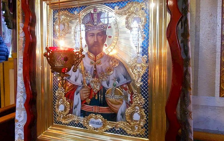 В церкві на Обухівщині моляться на портрет російського імператора