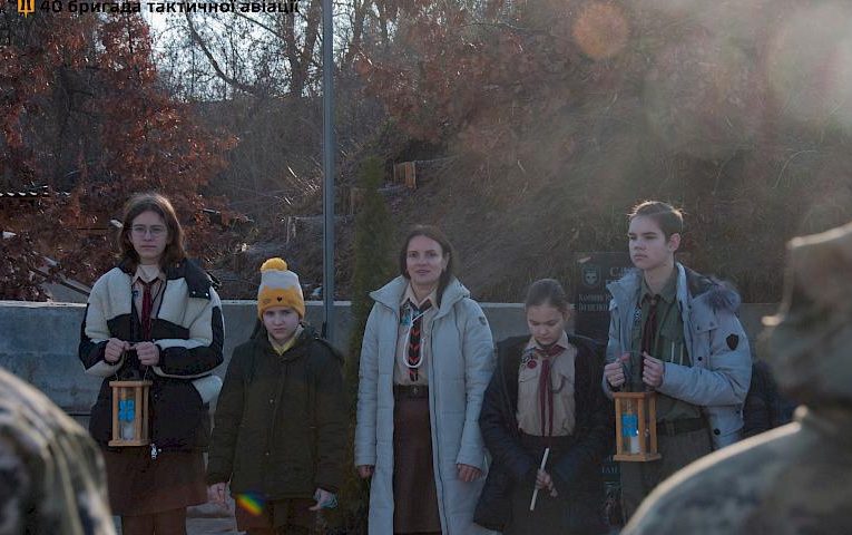 Пластуни передали Вифлеємський вогонь бійцям легендарної бригади у Василькові