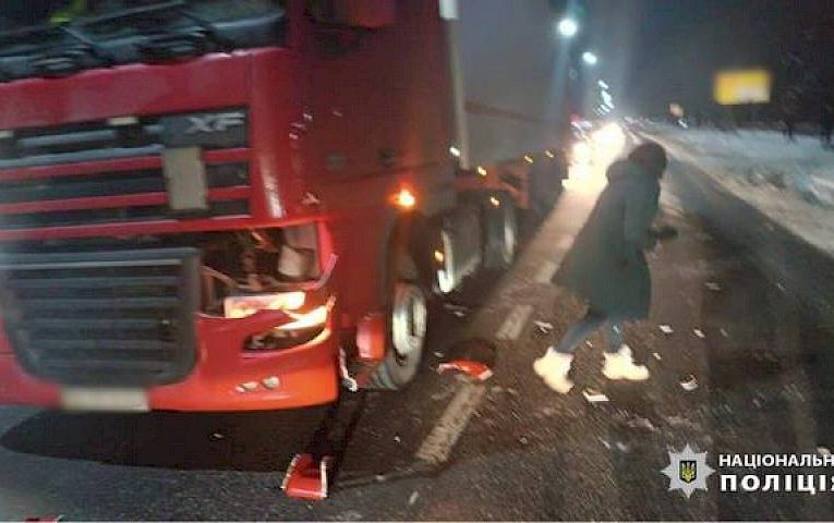 На Обухівщині вантажівка переїхала пішохода
