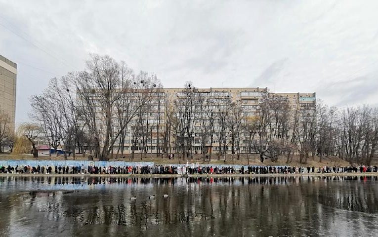 6 січня, у свято Хрещення Господнього, віряни Обухова освячували воду