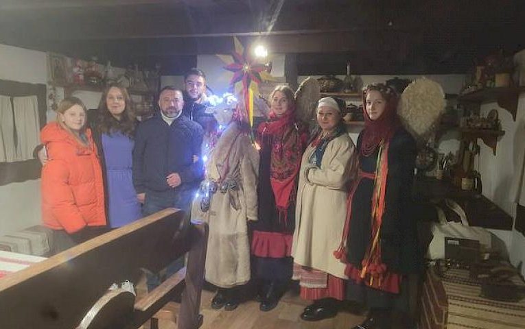 На Обухівщині щедрували і на маскувальні сітки кошти збирали