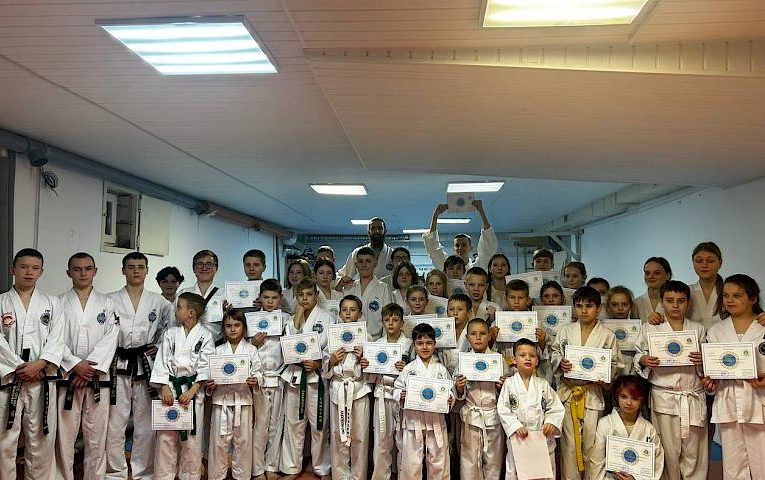 Обухівські таеквондисти успішно пройшли атестацію та отримали нові пояси