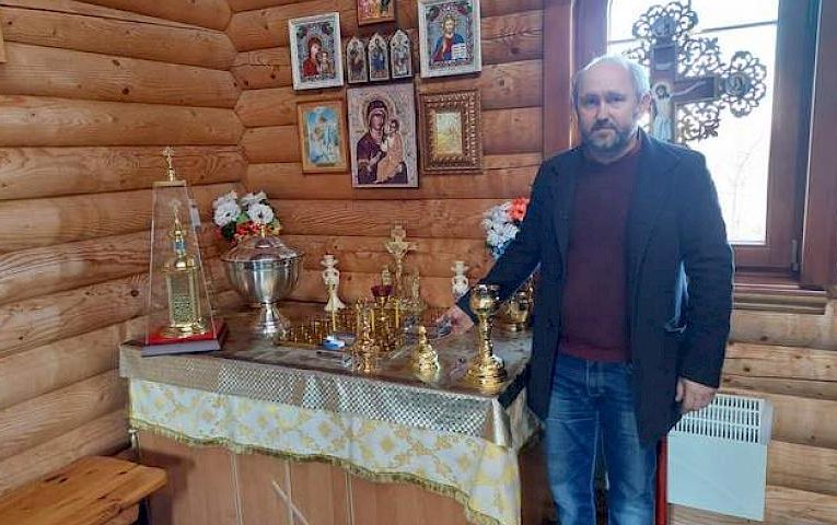 Благодійник подарував церкві на Обухівщині речі, які винесли московські попи