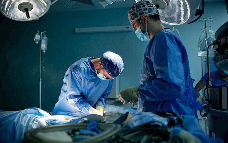 У Васильківській лікарні вперше виконали операцію з ендопротезування