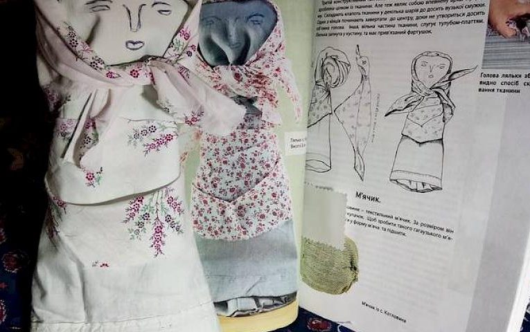 Обухівська майстриня виготовляє реконструкції старовинних ляльок з усієї України (фото)