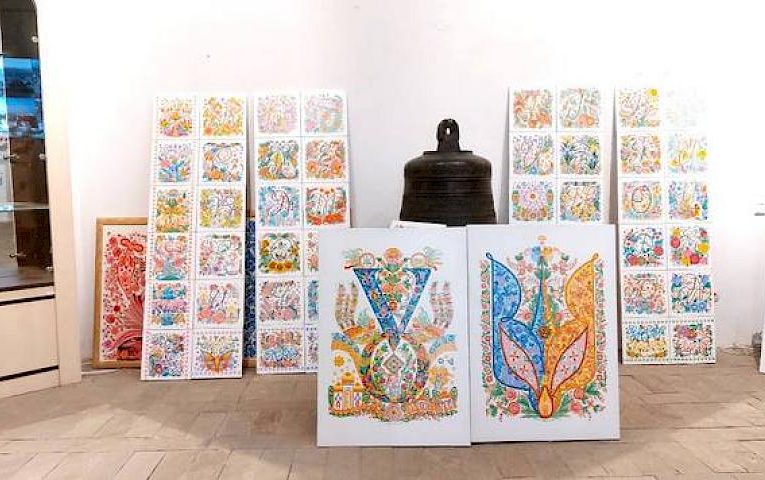 У Великій Лаврській Дзвіниці відкрилась виставка художниці з Обухівщини (фото)