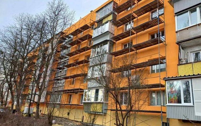 На Обухівщині триває капремонт п’ятиповерхівки, пошкодженої росіянами