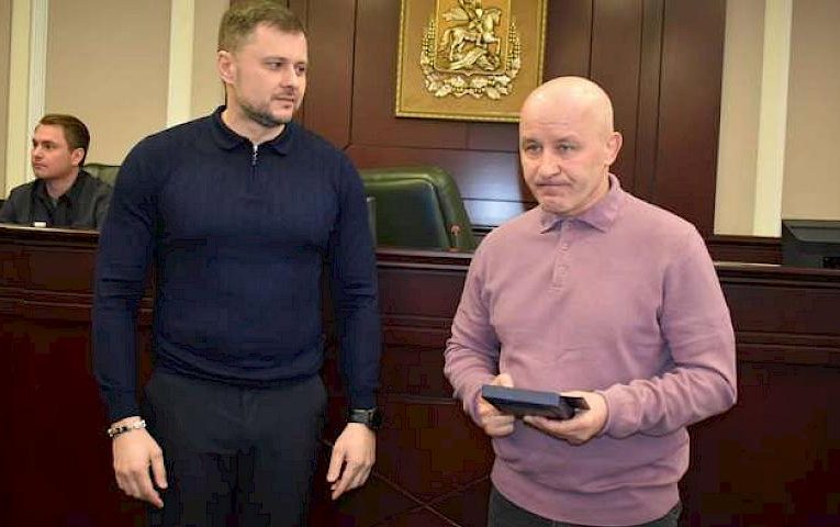 Тренера-викладача з Обухівщини нагородили нагрудним знаком