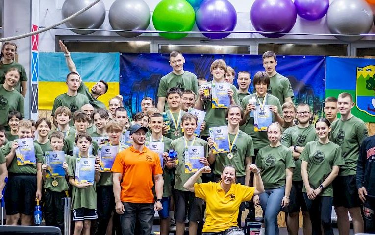 Понад 50 атлетів змагались на турнірі з жиму лежачи в Козині