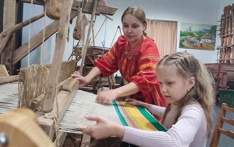 У Миронівці на реставрованому верстаті відроджували підзабуте ремесло