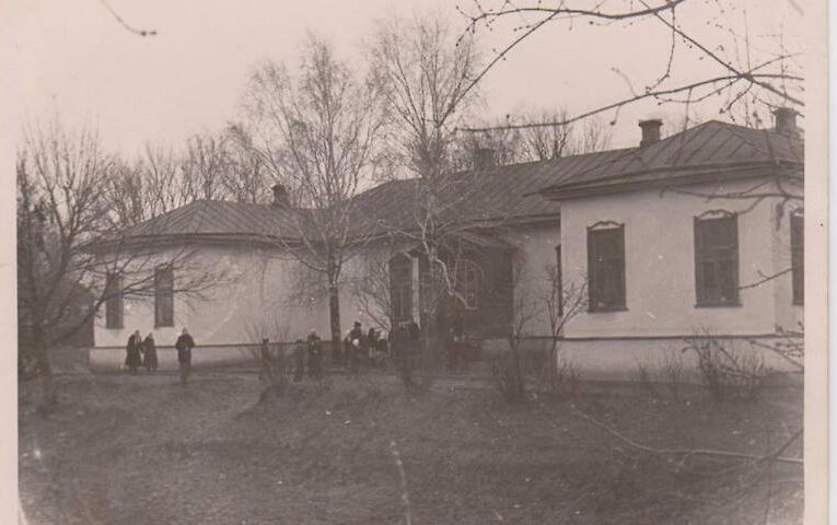 Від хати з солом’яною стріхою до сучасності: історія школи з Обухівщини