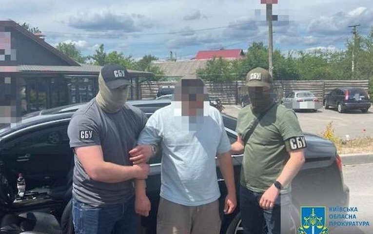 Депутата міськради на Обухівщині затримано за хабар у 10 тис доларів