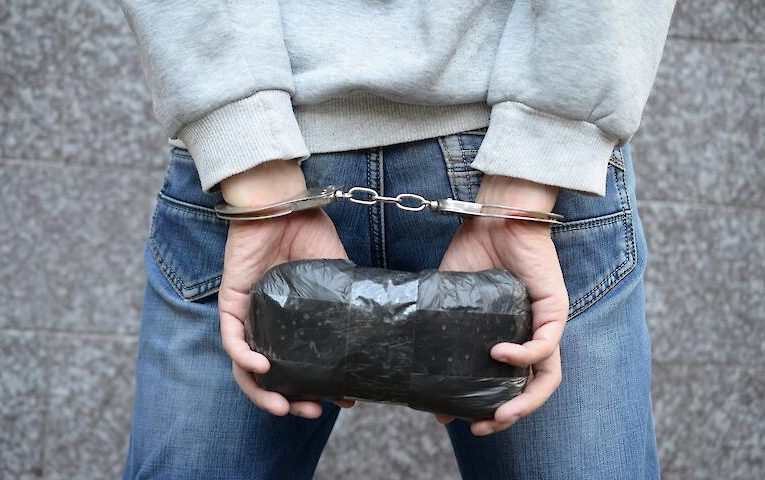 Екс-поліцейського засуджено до 9 років за торгівлю амфетаміном