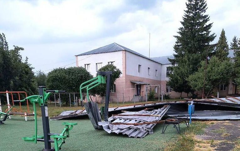 Буревій пошкодив покрівлю в одному з ліцеїв Обухівської громади