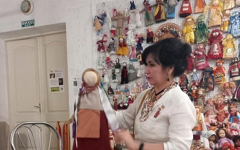 Обухівська майстриня-лялькарка експонується в Трипільському музеї