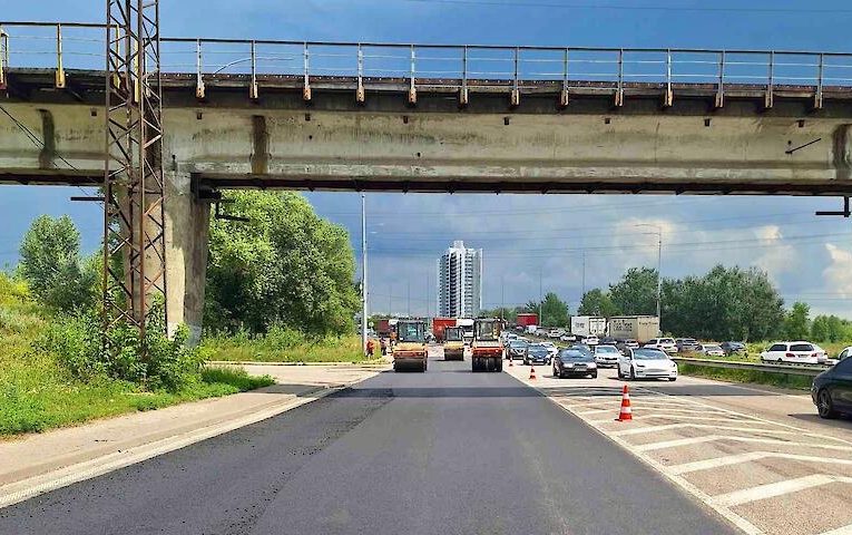 На Київщині ремонтують дороги: серед них траса до Обухова