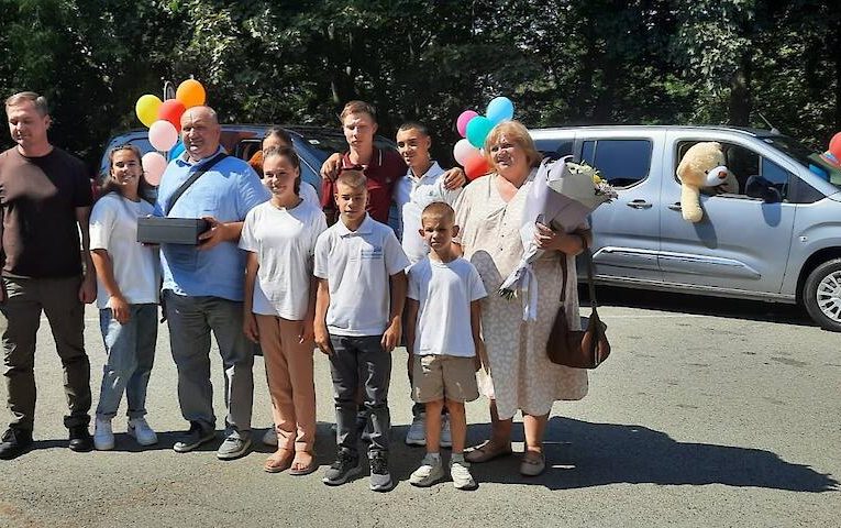 Багатодітній родині зі Ржищева подарували автомобіль