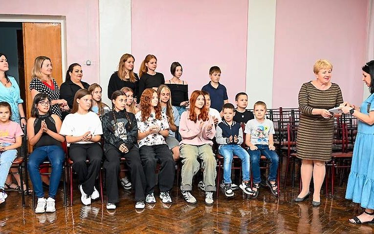 Юні митці Кагарличчини зібрали кошти на дрони